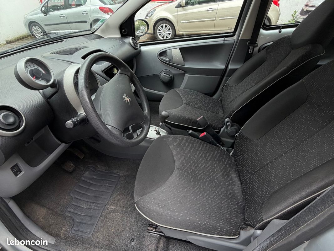 PEUGEOT 107 1.0e 12V 68ch BLUE LION Automatique (image 7)