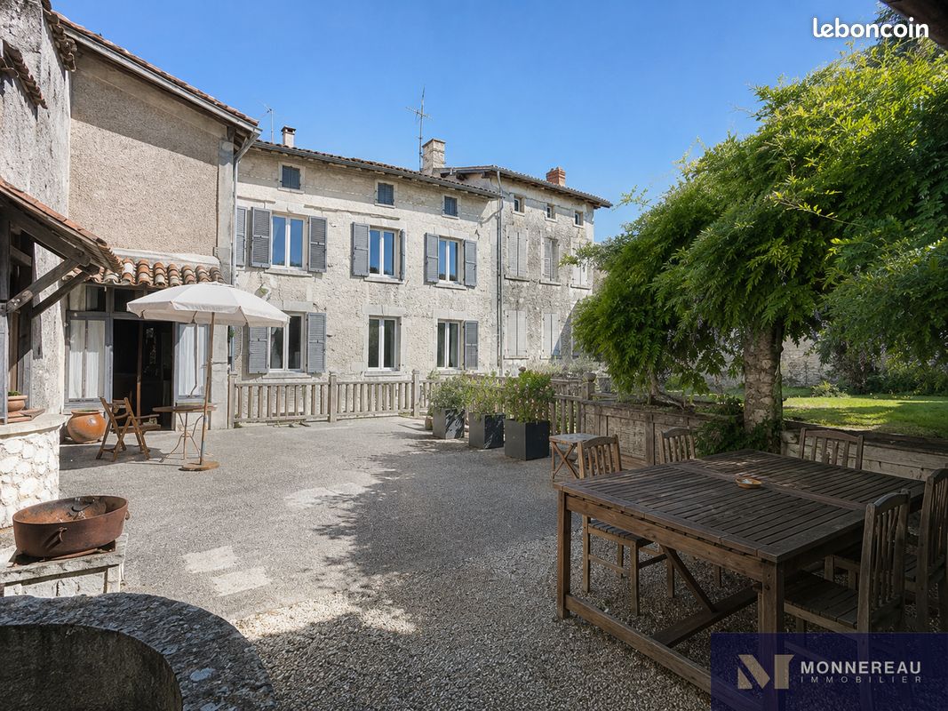 Maison 13 pièces 248 m² · à Barbezieux-Saint-Hilaire · 248 m² · 280 900 €