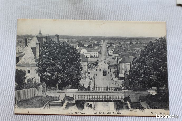 CPA 72 - YVRE-LE-POLIN (Sarthe) - Rue Principale (animée