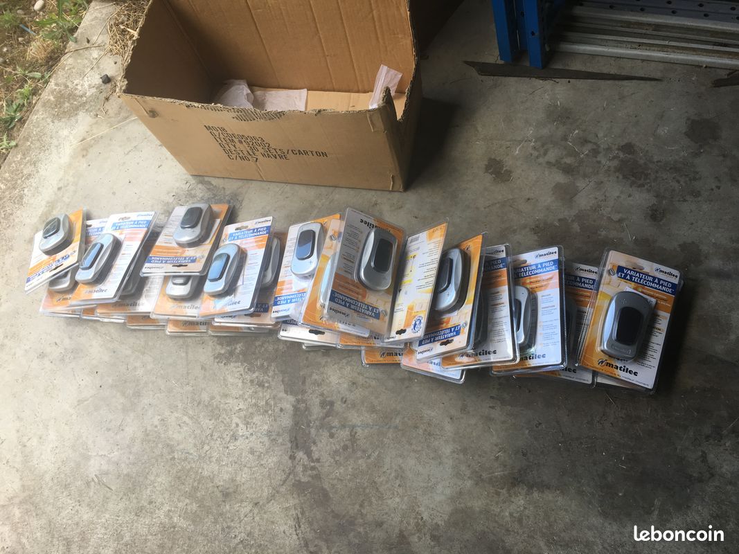Lot de 35 VARIATEURS de lumière (image 1)