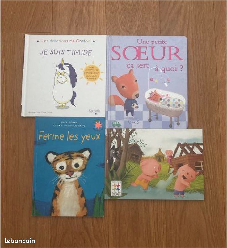 Lot de quatre livres : je suis timide, Une petite sœur ça sert à quoi ?, Ferme les yeux, illustration des trois petits cochons (image 1)