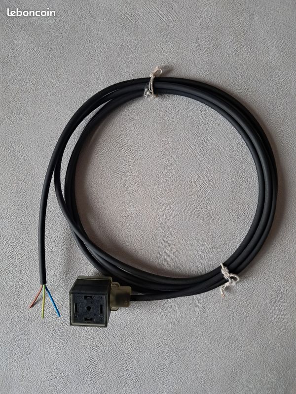 Lumberg VAD 1A-1-3-226/5 M - Câble confectionné (image 1)