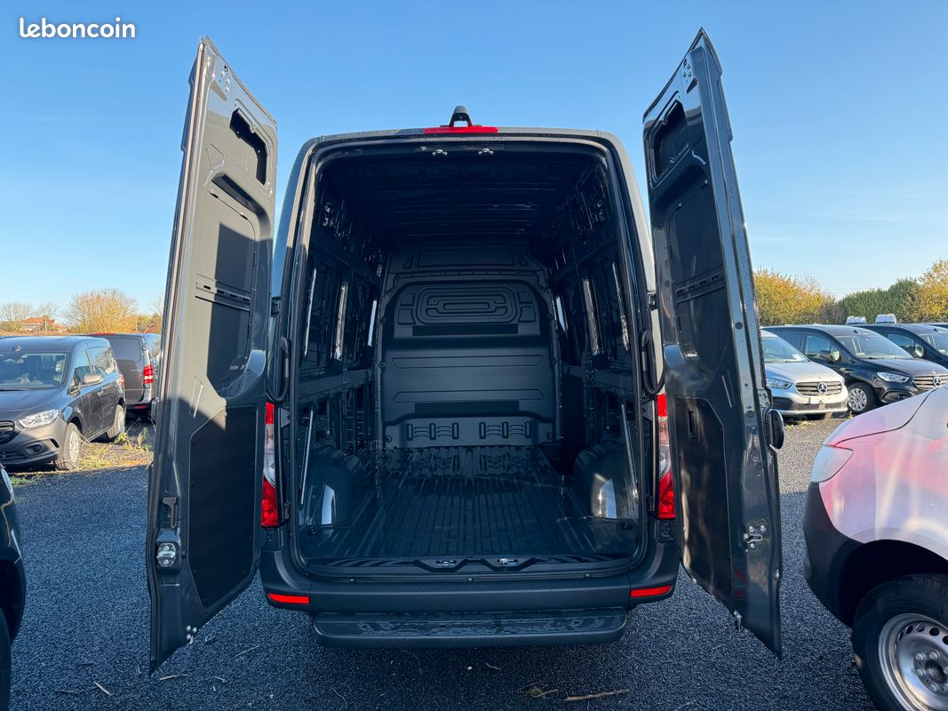36 990 HT Mercedes SPRINTER 315 CDI 150CH 37S L2H2 680 Euro(s)HT/Mois (image 5)