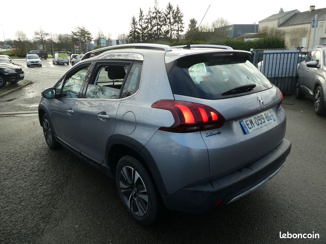 Peugeot 2008 1.2 PURETECH 110CH ALLURE BUSINESS S&S (image 11)