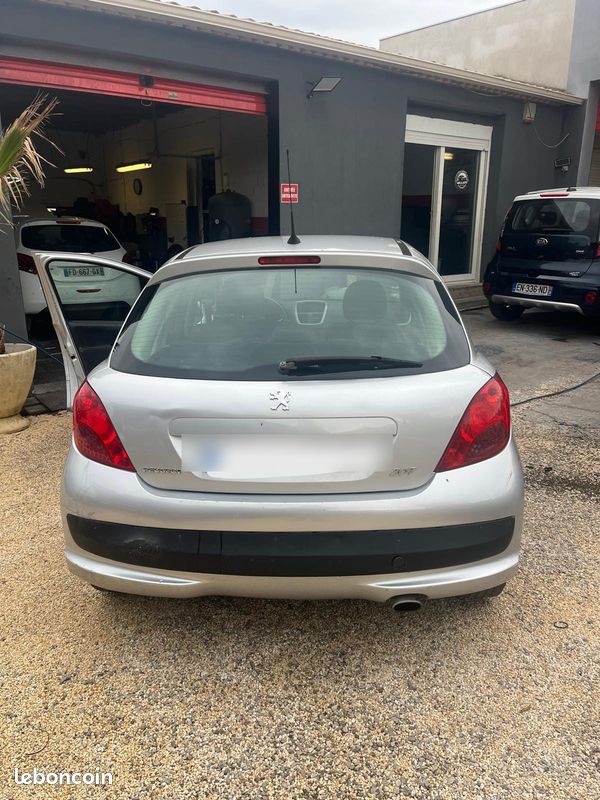 Peugeot 207 automatique (image 2)