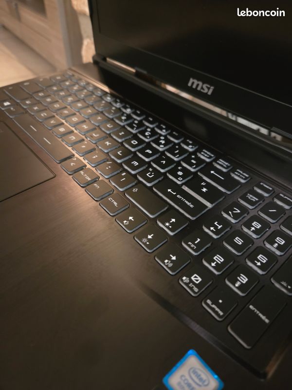 MSI workstation we63 8SJ LIRE LA DESCRIPTION Ordinateurs