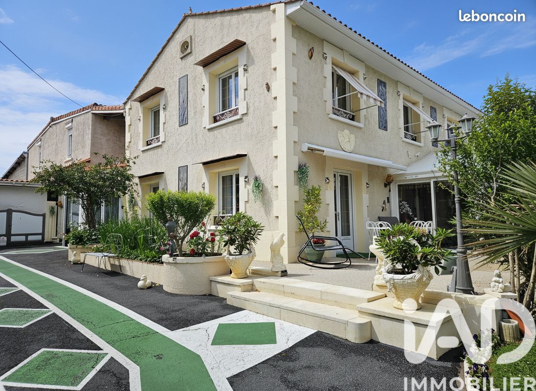 Maison 9 pièces 317 m² · à Jarnac · 317 m² · 479 000 €