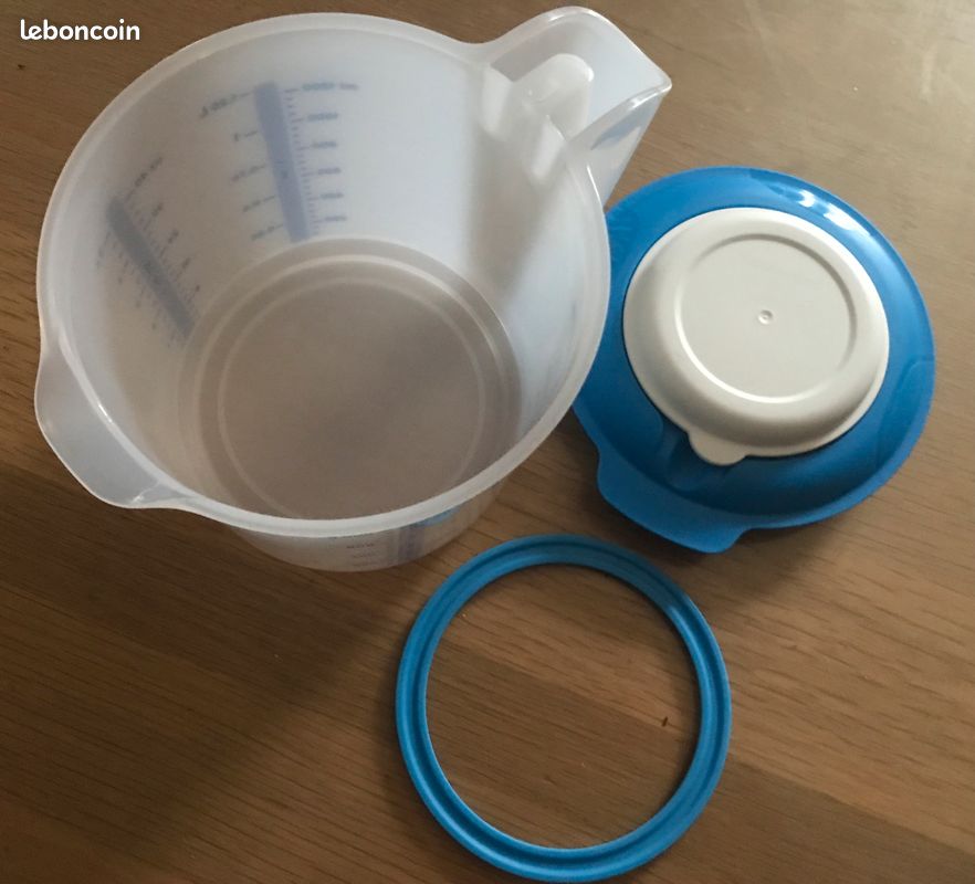 Tupperware pichet frigo 2 litres (Neu (gemäss Beschreibung)) in Leytron