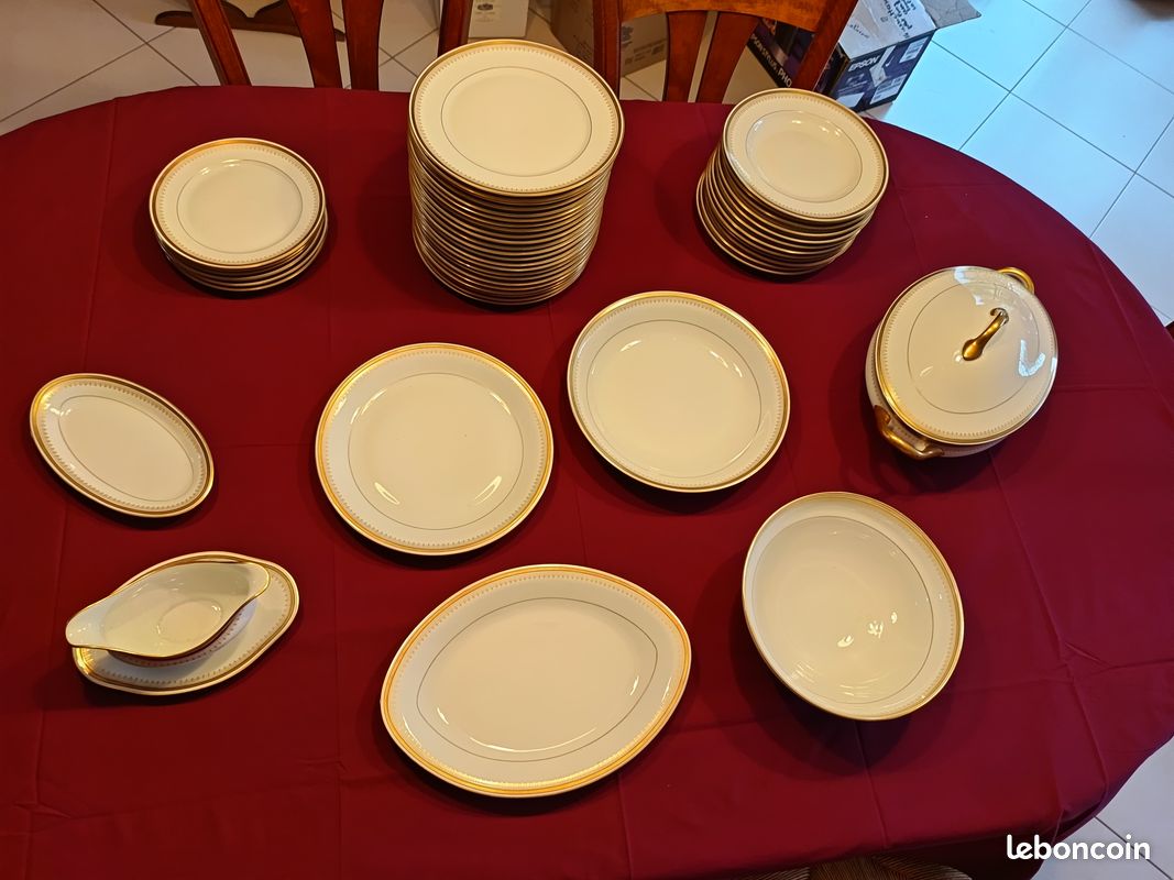 Service de table en porcelaine de Limoges (image 1)