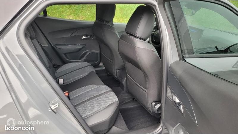 Peugeot 2008 e-2008 156ch 54 kWh Allure (image 22)