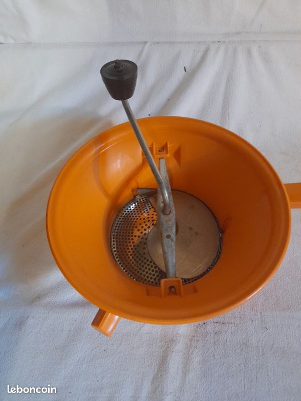 Moulin a légumes n°1 - MOULINEX avec 1 grilles - Ancien