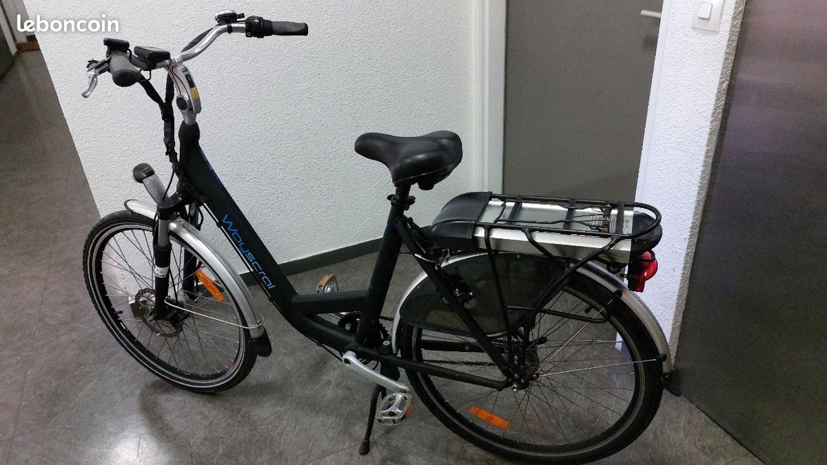 Vélo électrique wayscral équipe d'une fourche télescopique freins à disques mécanique batterie d’origine 36V-10AM cadre taille M jantes en aluminium26" roule parfaitement en très bon état général (image 6)