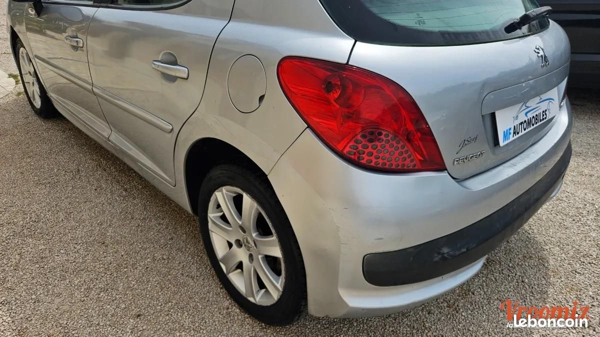 Peugeot 207 1.6 hdi 110 cv POUR EXPORT 5 portes "Embrayage + distribution + amortisseurs remplacées" (image 8)