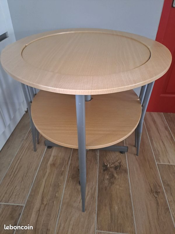 Table avec fauteuils encastrables (image 1)