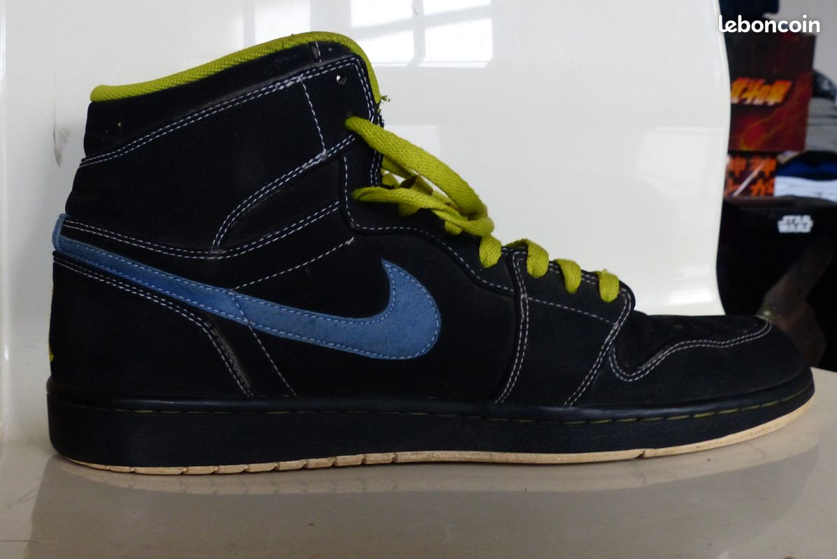 Jordan 1 retro black cyber blue saphire t46 (image 1)