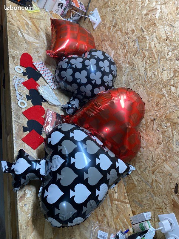 Kit Poker Party - Ballons, guirlandes, pailles - rouge, blanc et noir - Neuf (image 2)