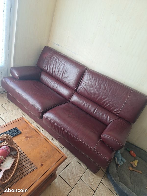 2 canapes (3 places et 2 places) cuir de couleur bordeaux avec son pouffe (image 2)