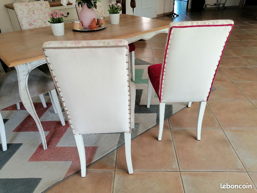 Chaises SAM et lustres (image 3)