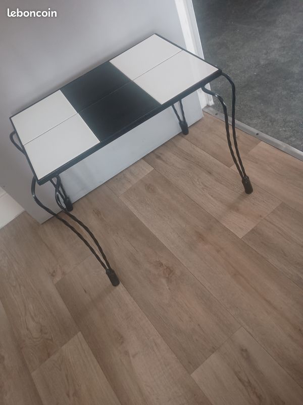 Table (image 3)