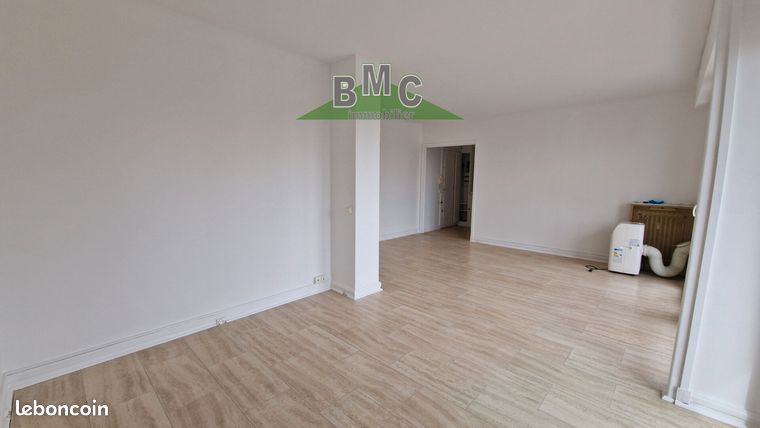 https://img.leboncoin.fr/api/v1/lbcpb1/images/d5/09/f7/d509f733cacc0d7ee8559481194b8bbb5e20891d.jpg?rule=ad-image