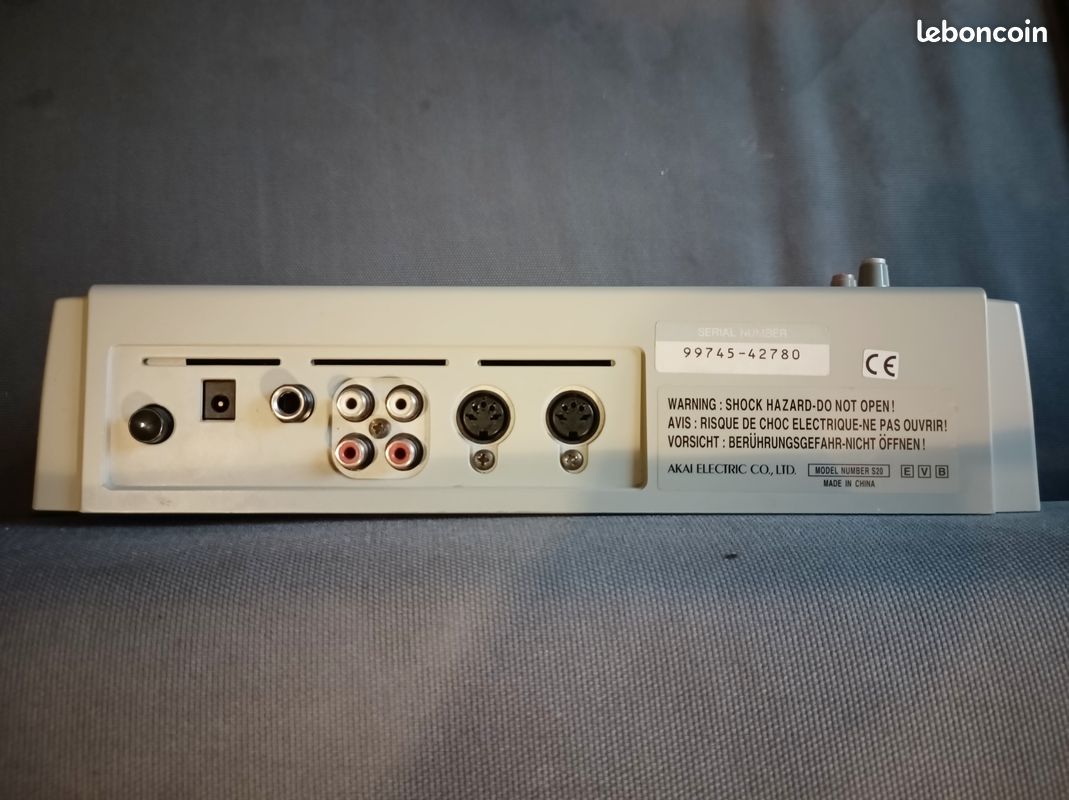 Sampler Akai S20 (image 2)