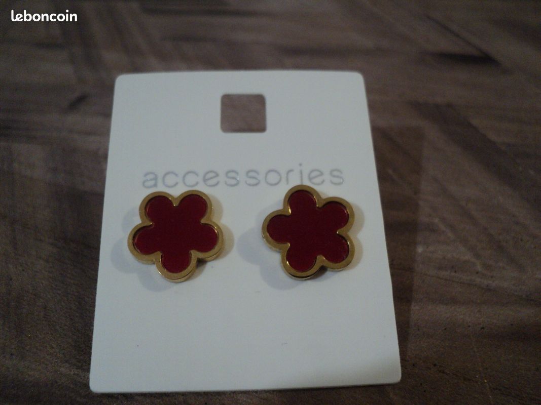 Boucles d'oreilles fleurs neuves ( lili62 ) (image 1)