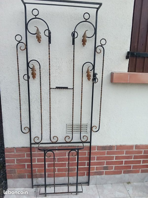 Vestiaire en fer forgé (image 1)
