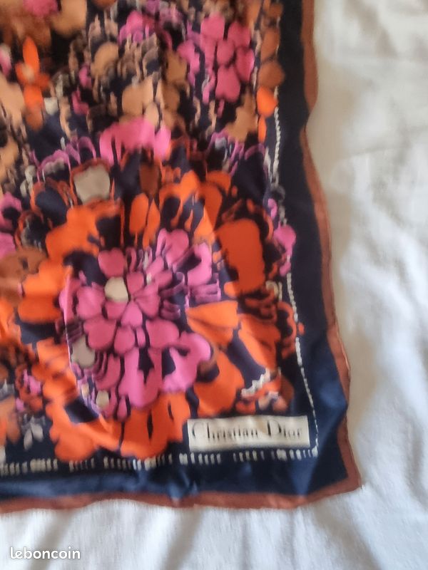 Foulard DIOR authentique femme (image 2)