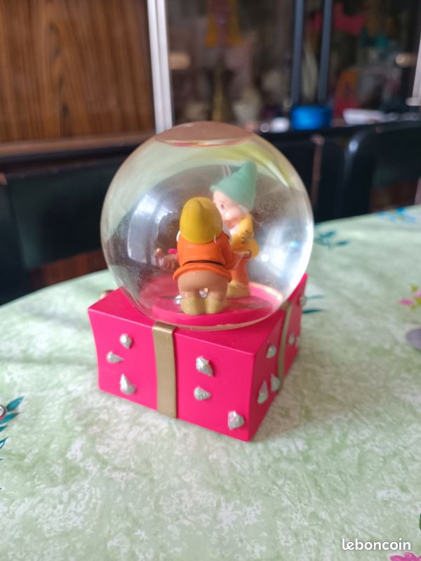 Boule de neige disney nains blanche neige 2009 (image 4)