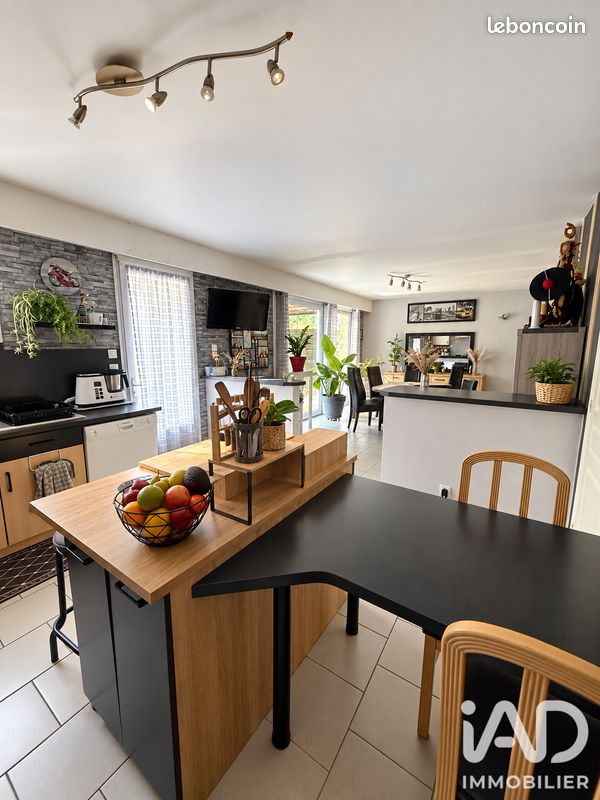 Maison 6 pièces 183 m² · à Savigny-en-Septaine · 183 m² · 299 000 €