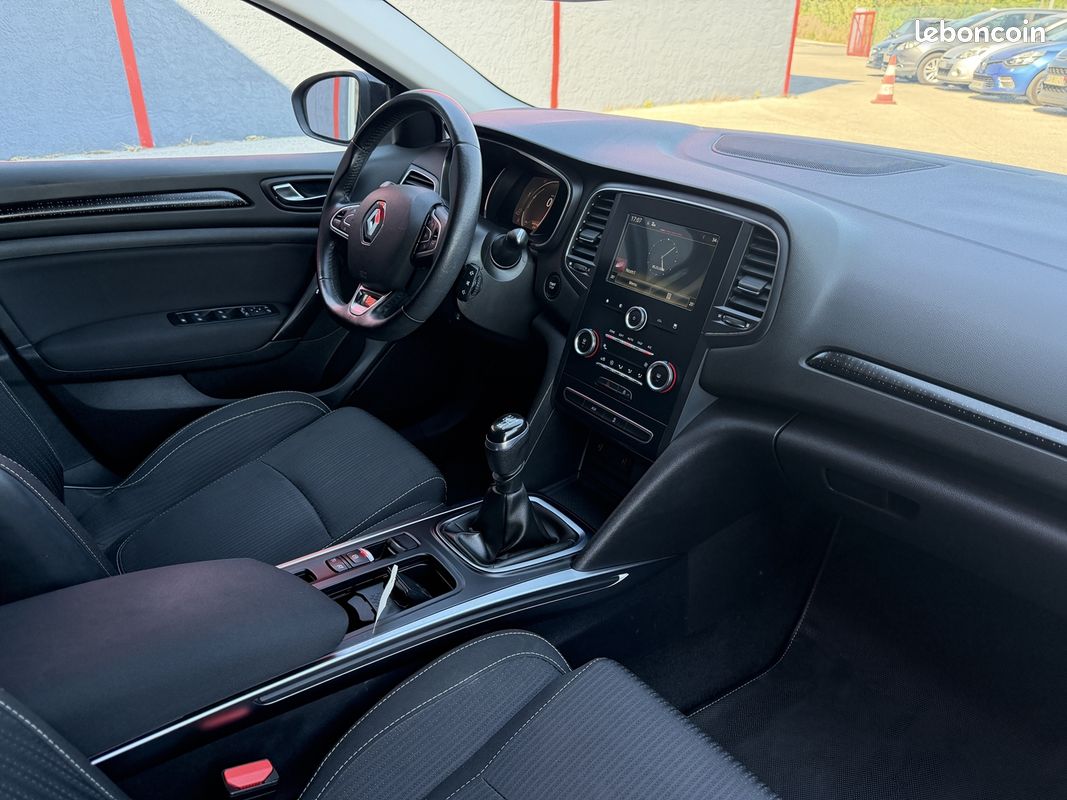 Renault MEGANE IV 1.2 TCE 130CH ENERGY LIMITED (image 9)
