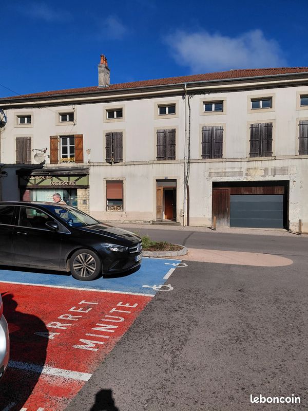 Maison 10 pièces 235 m² · à Darney · 235 m² · 45 000 €