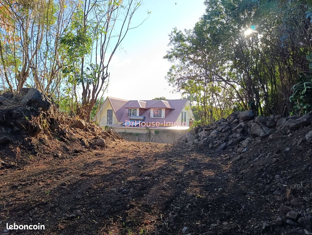 Terrain 350 m² · à Entre-Deux · 350 m² · 135 000 €