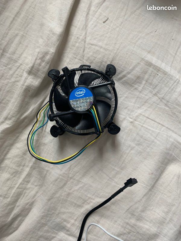 Lot de deux pc fonctionnels , écran bon état, ventilateur… (image 3)