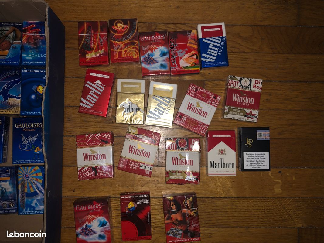 Plus de 80 paquets de cigarettes vides, de 1990 à 2000 en bon état sans envoi, il comprend 2 paquets de Chevignon (pas de photo, ainsi que Gauloise, Marlboro, Winston (image 1)