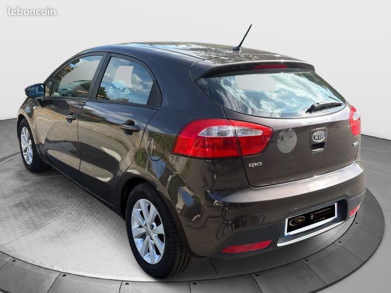 🚘 KIA Rio 1.4 CRDi Spirit (image 6)