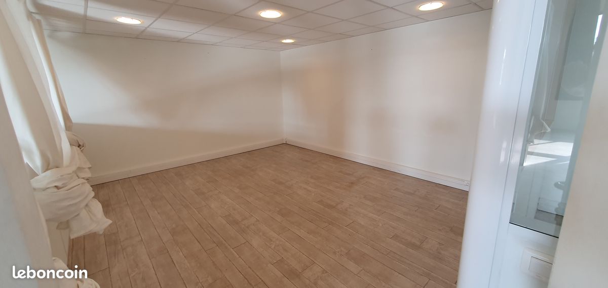 Local de bureaux 145m² + mezzanine + 5 parkings (image 8)
