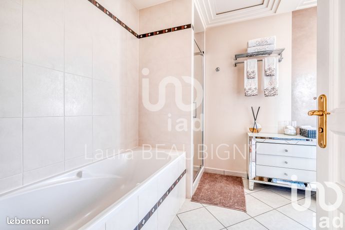 https://img.leboncoin.fr/api/v1/lbcpb1/images/d5/1b/8f/d51b8fbd09d663512b9cfae1de3624e5a14531be.jpg?rule=ad-image