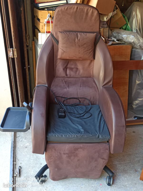2 fauteuils relevables 200.euro l'unité (image 1)