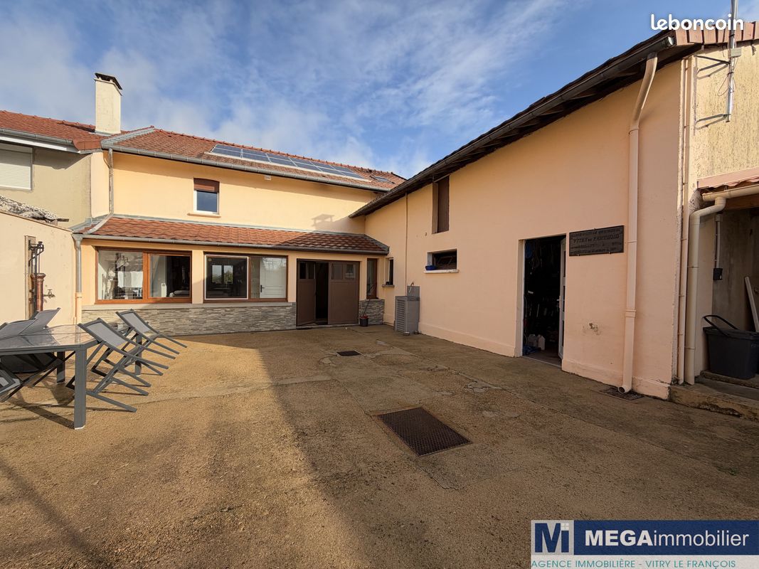 Maison 6 pièces 190 m² · à Favresse · 190 m² · 174 000 €