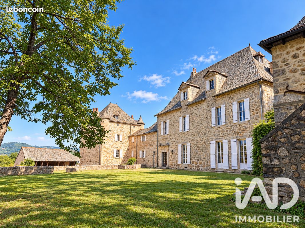 Maison 18 pièces 600 m² · à Campouriez · 600 m² · 700 000 €