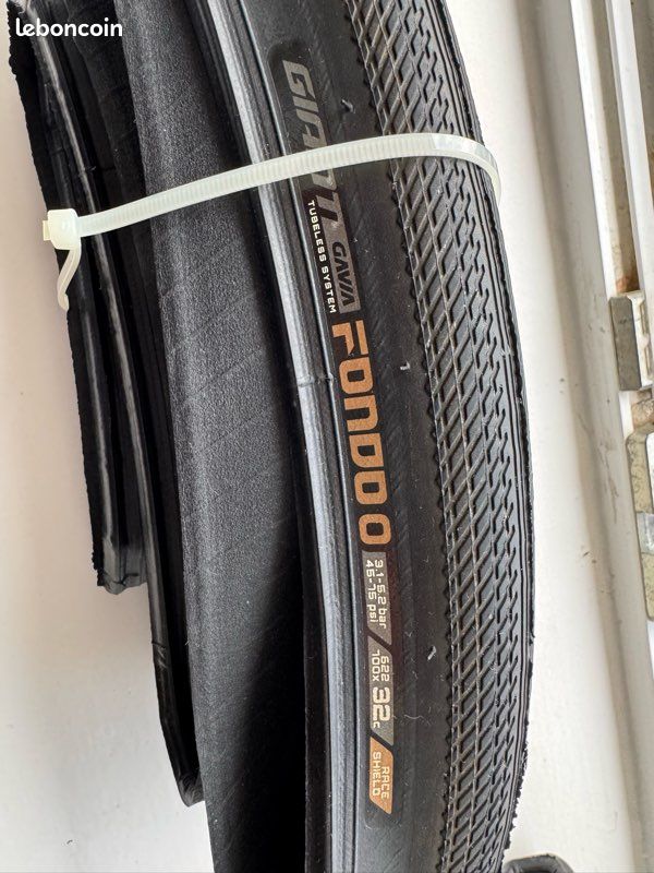 Pneus vélo route Giant en 700x32 Équipements vélos