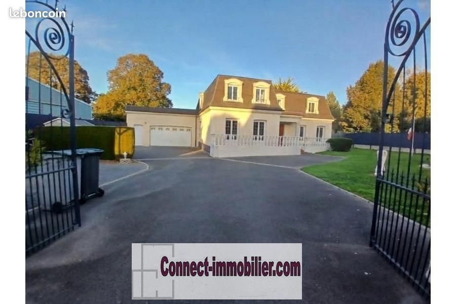 Maison 8 pièces 253 m² · à Vitry-en-Artois · 253 m² · 518 000 €