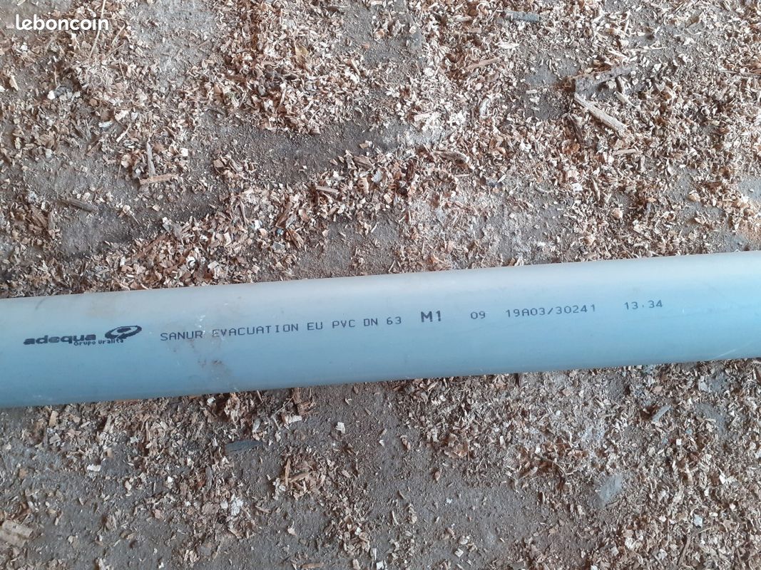2 tuyaux PVC (image 1)