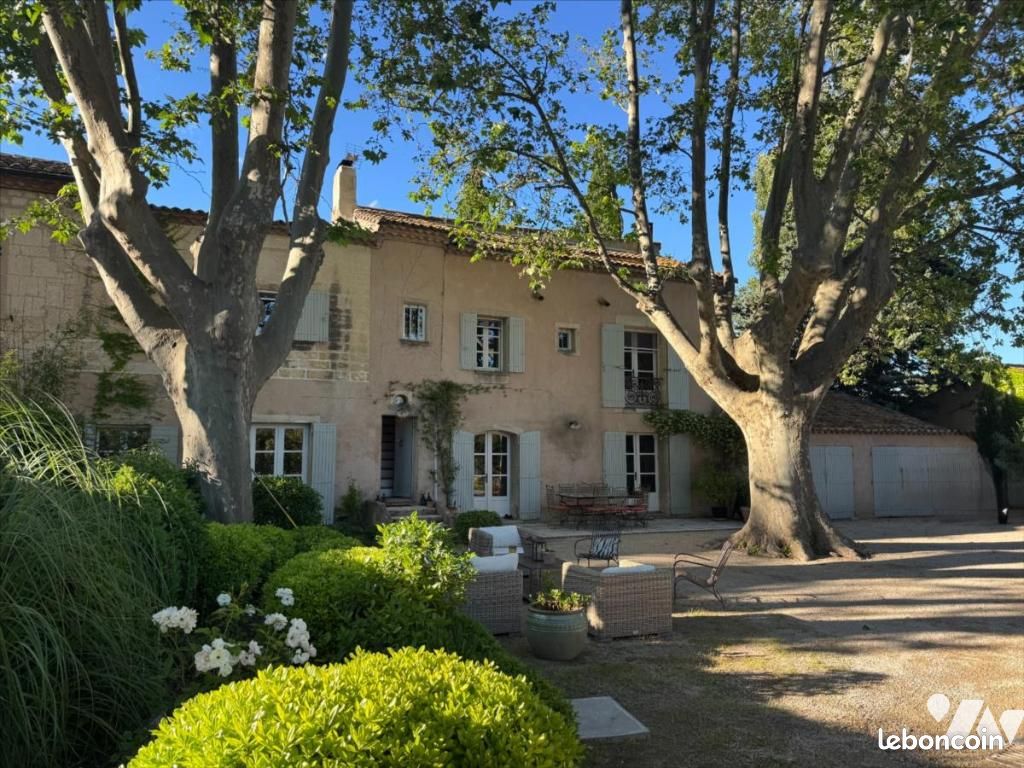 Maison 10 pièces 254 m² · à Paradou · 254 m² · 1 850 000 €