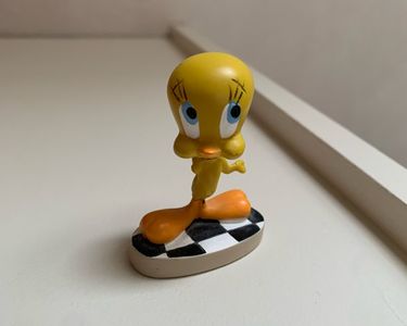 La team des Looney Tunes arrive chez