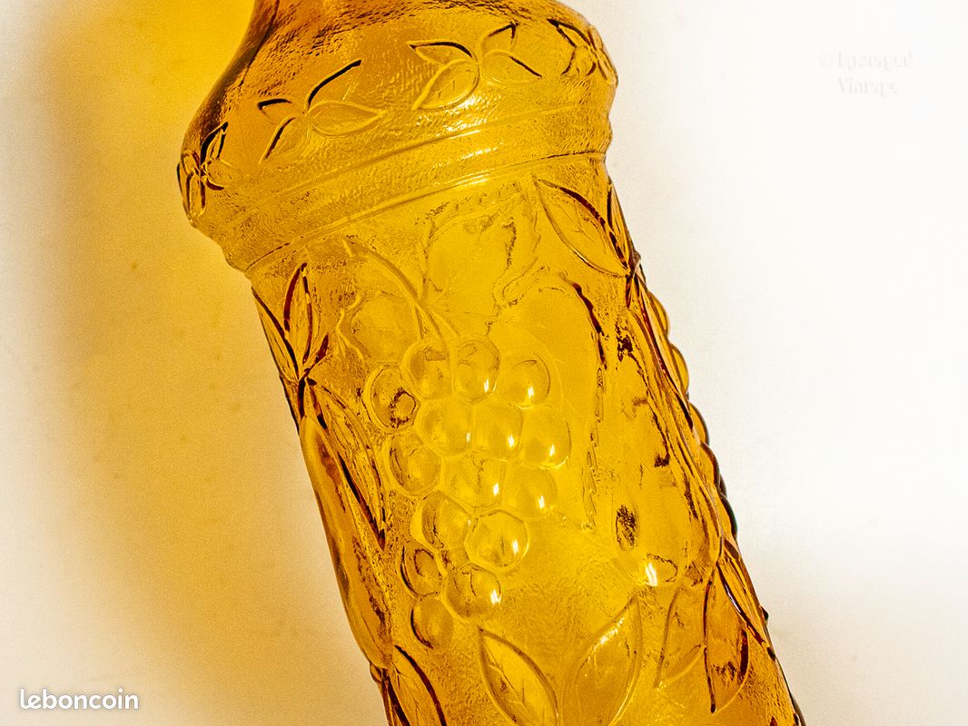 Bouteille Deco Verre Relief Avec Bouchon Transparent Et Doré 30 Cm | Maisons Du Monde