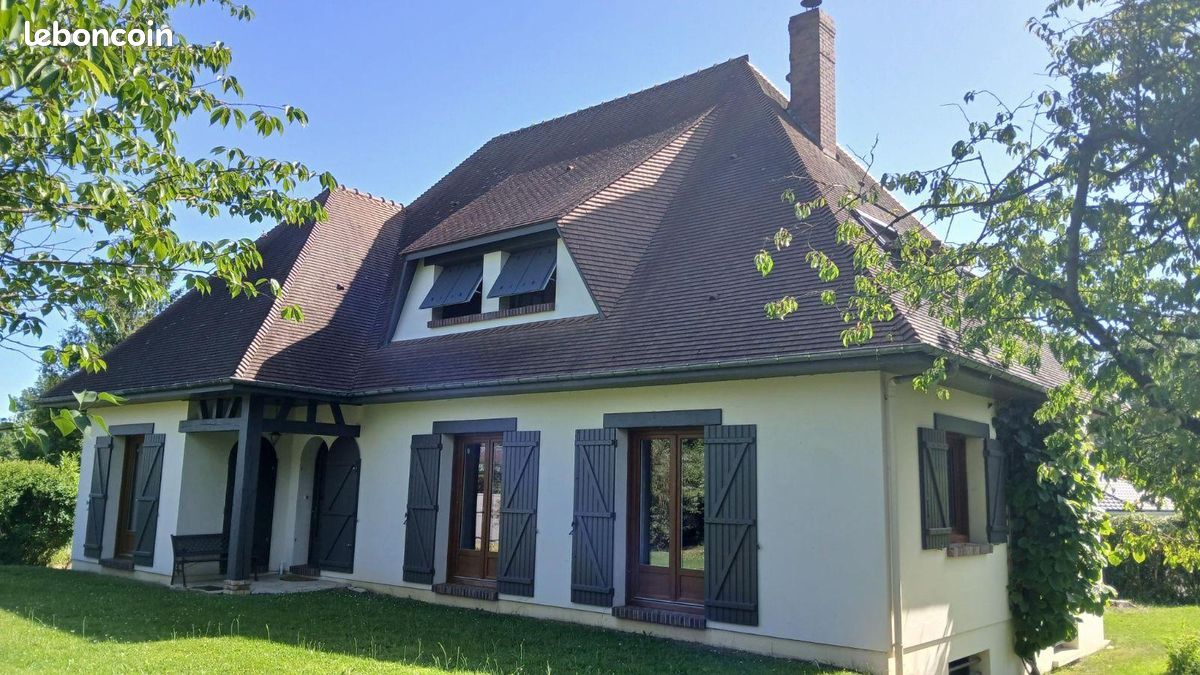 Maison 8 pièces 183 m² · à Les Hogues · 183 m² · 317 000 €