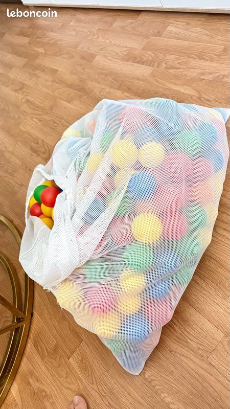 Balles en plastique colorées, bon état, idéal pour bébé/enfan (image 2)