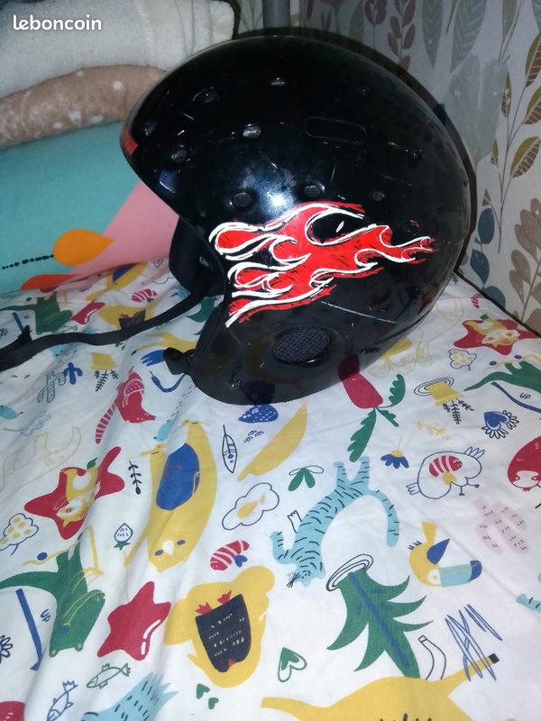 Un casque de moto de vélo et de trotinette (image 2)